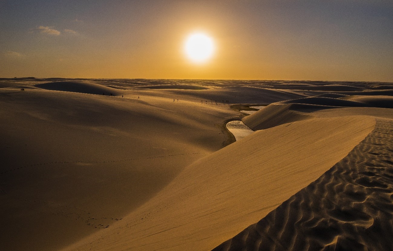 Imagem do Pô do Sol nas dunas dos Lençóis Maranhenses