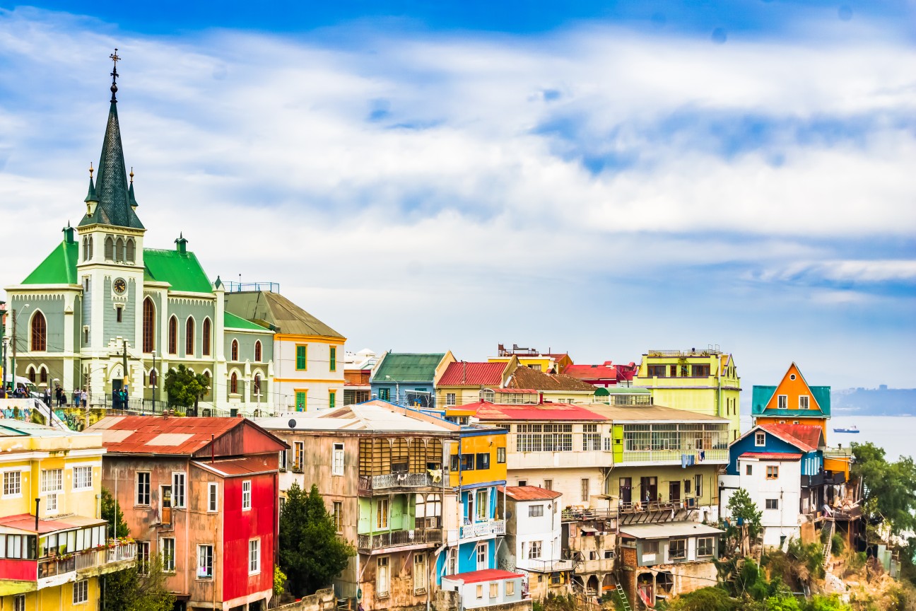 Vista das casas coloridas de Valparaiso, Chile